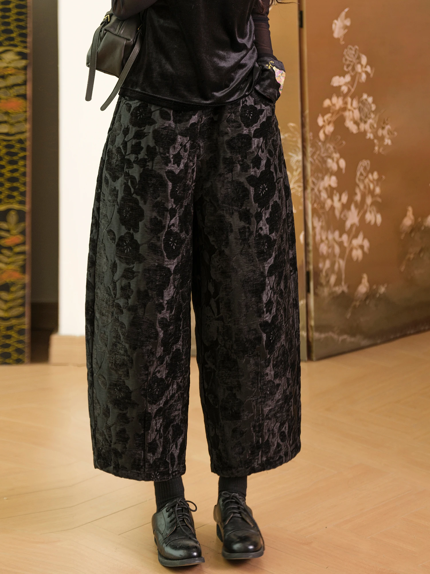 

Женские повседневные брюки-кароты из плотной ткани с 3D-текстурой и вышивкой, на резинке, из коллекции «Годовая серия»