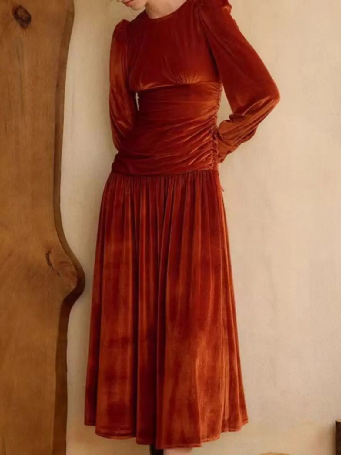 Retro French Velvet Dress For Women In Autumn And Winter, With A High Level Of Hepburn Style And Elegant Long Dress