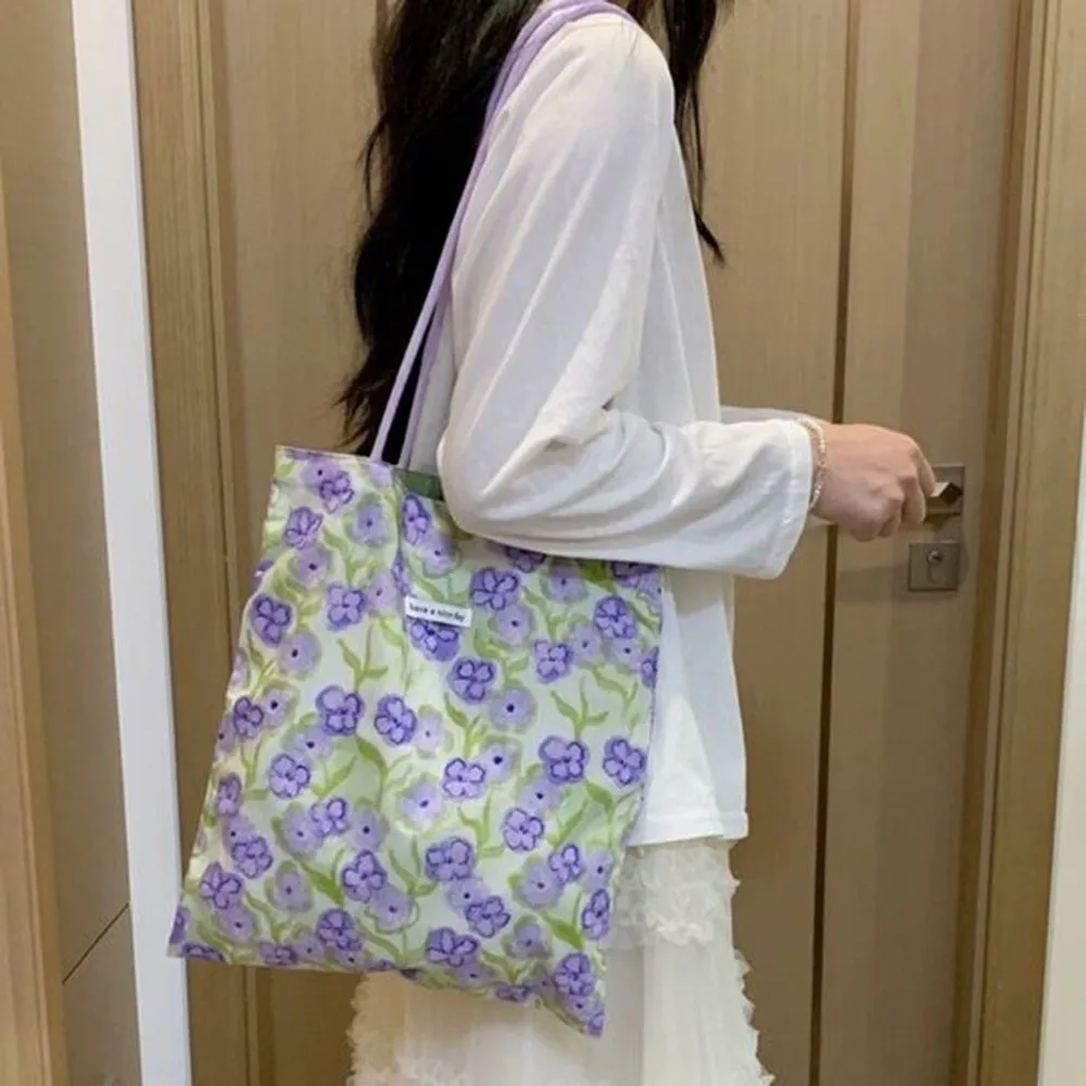 حقيبة حمل خفيفة الوزن مزدوجة الجوانب ذات سعة كبيرة حقائب كتف على شكل زهرة خضراء أرجوانية على الطراز الكوري حقائب تسوق أنيقة