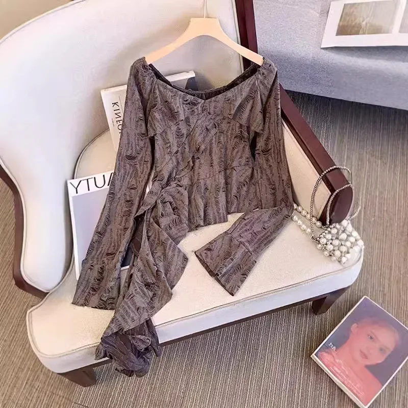 Y2k قميص نسائي مرقع بكشكشة على شكل حرف v بلوزات جديدة لربيع وخريف 2025 بأكمام طويلة بلوزات ضيقة