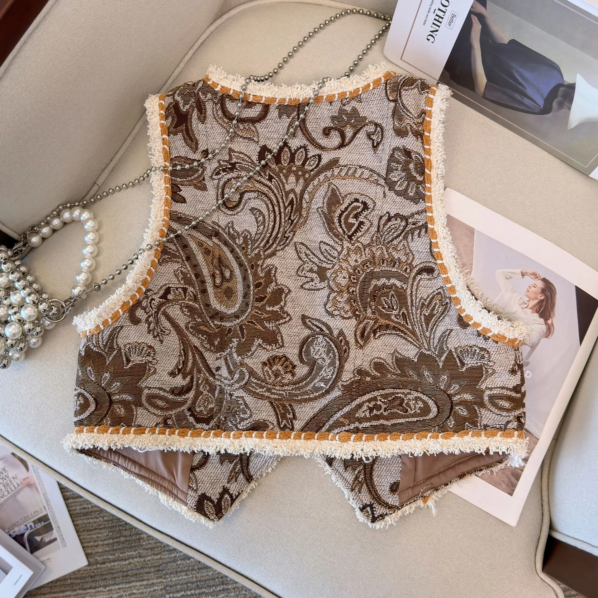 เสื้อกั๊กผู้หญิงทรงวี คอวี ลายดอกไม้ สไตล์เรโทร ทูโทน ลายชนเผ่า  ทรงเข้ารูปเล็ก  แบบเสื้อกล้าม