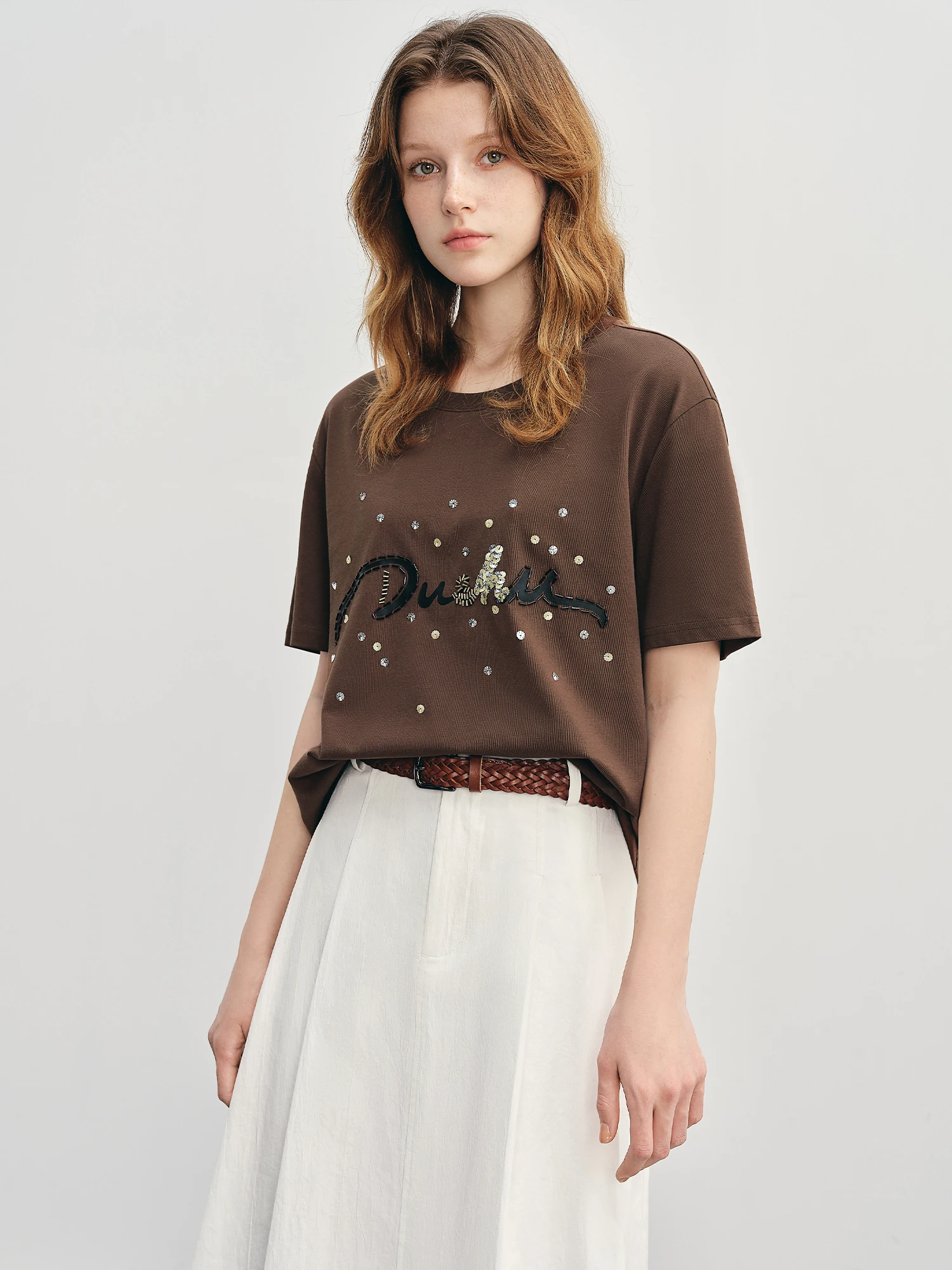 ​ FSLE Zomer 2025, T-shirt met letterprint - Kraldetail, ronde hals, losse pasvorm, casual top, damesmode ​