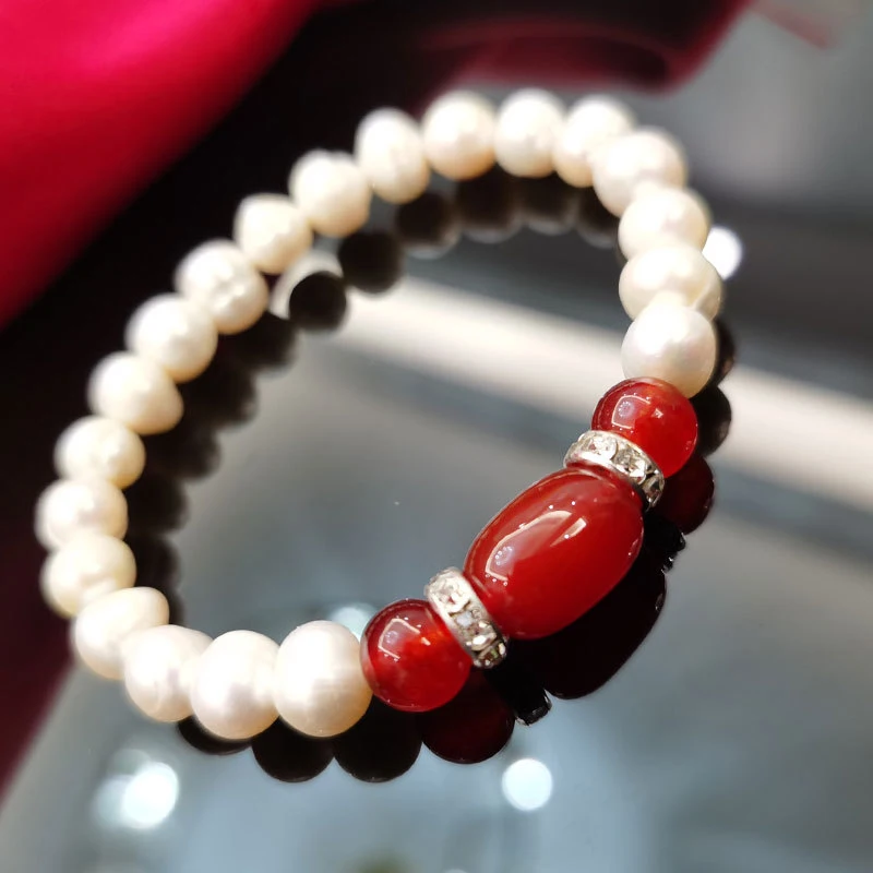 Direct sale from farm: 8-9mm near-round natural freshwater pearl and red agate bracelet