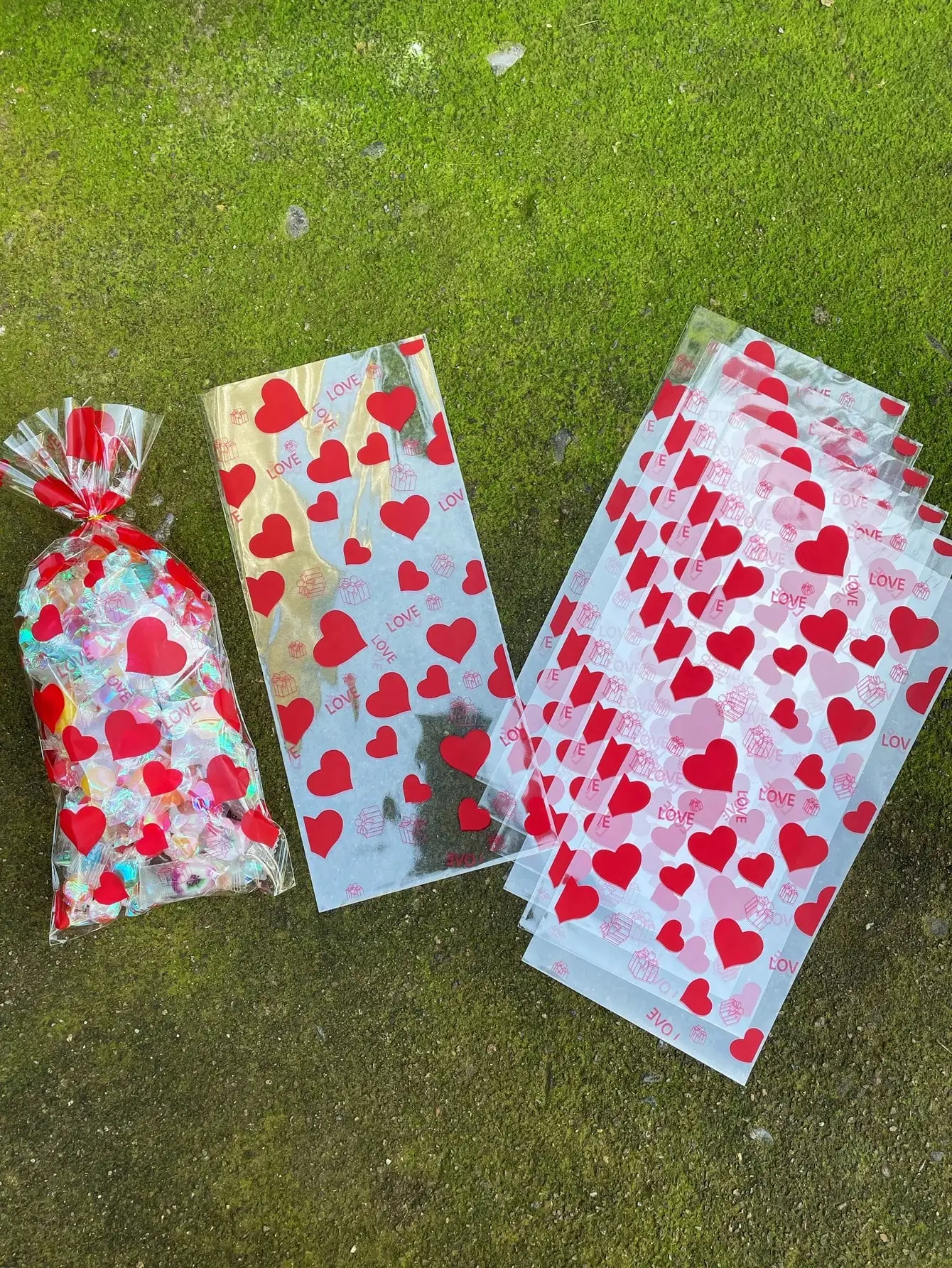 50pcs Red Heart LOVE Printed Gift Packaging Flat Pocket With Golden Tie, Valentine's Day Heart-shaped Gift Decoration OPP Bags