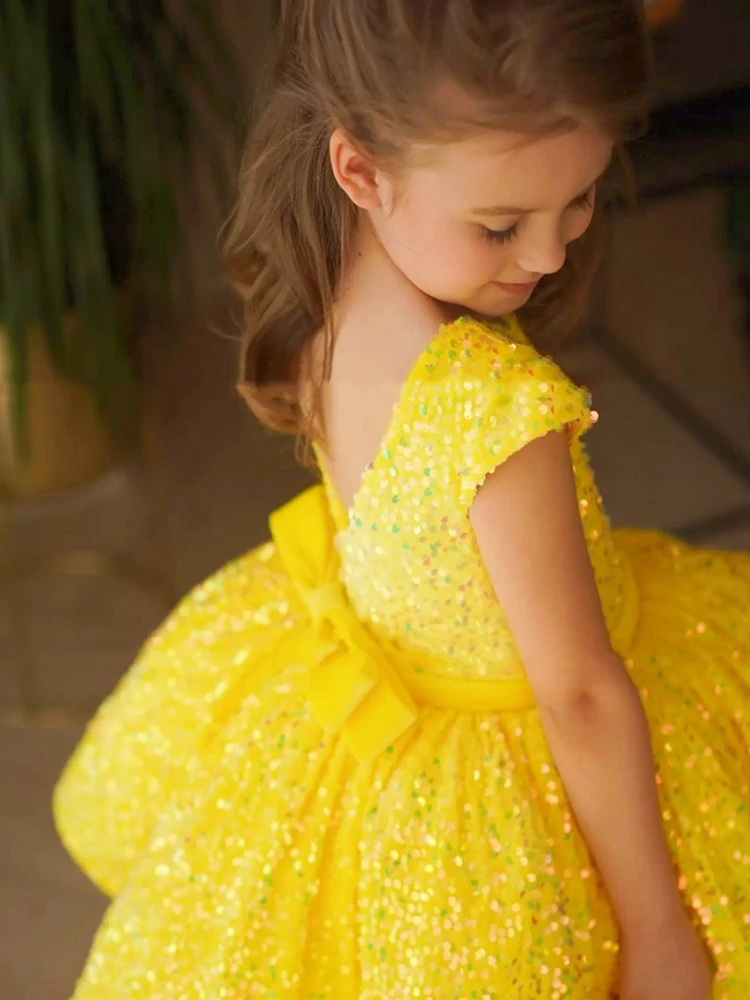 Gelbe kurze Kind Blumen mädchen Kleid Pailletten Kinder für Hochzeits feier Erstkommunion Kleid Kappe Ärmel zeremonielle Kleid Ballkleid