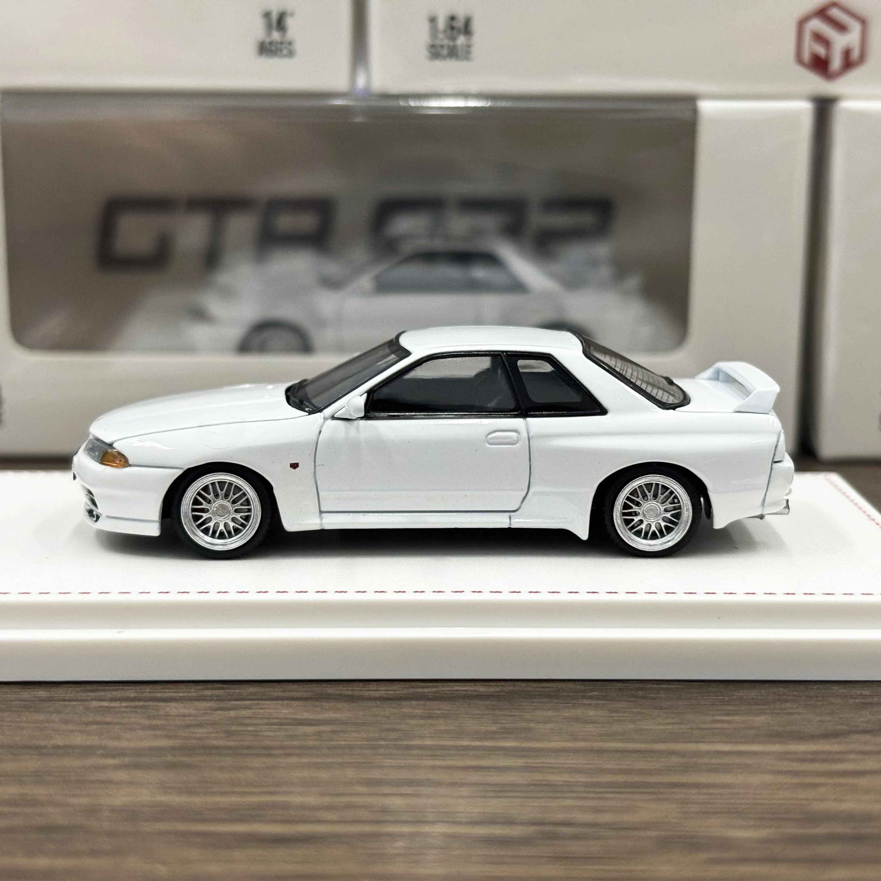 Focal Horizon FH 1/64 الجيل الثالث R32 Diecast إصدار محدود سبيكة نموذج سيارة قابل للجمع مفتوح بالكامل