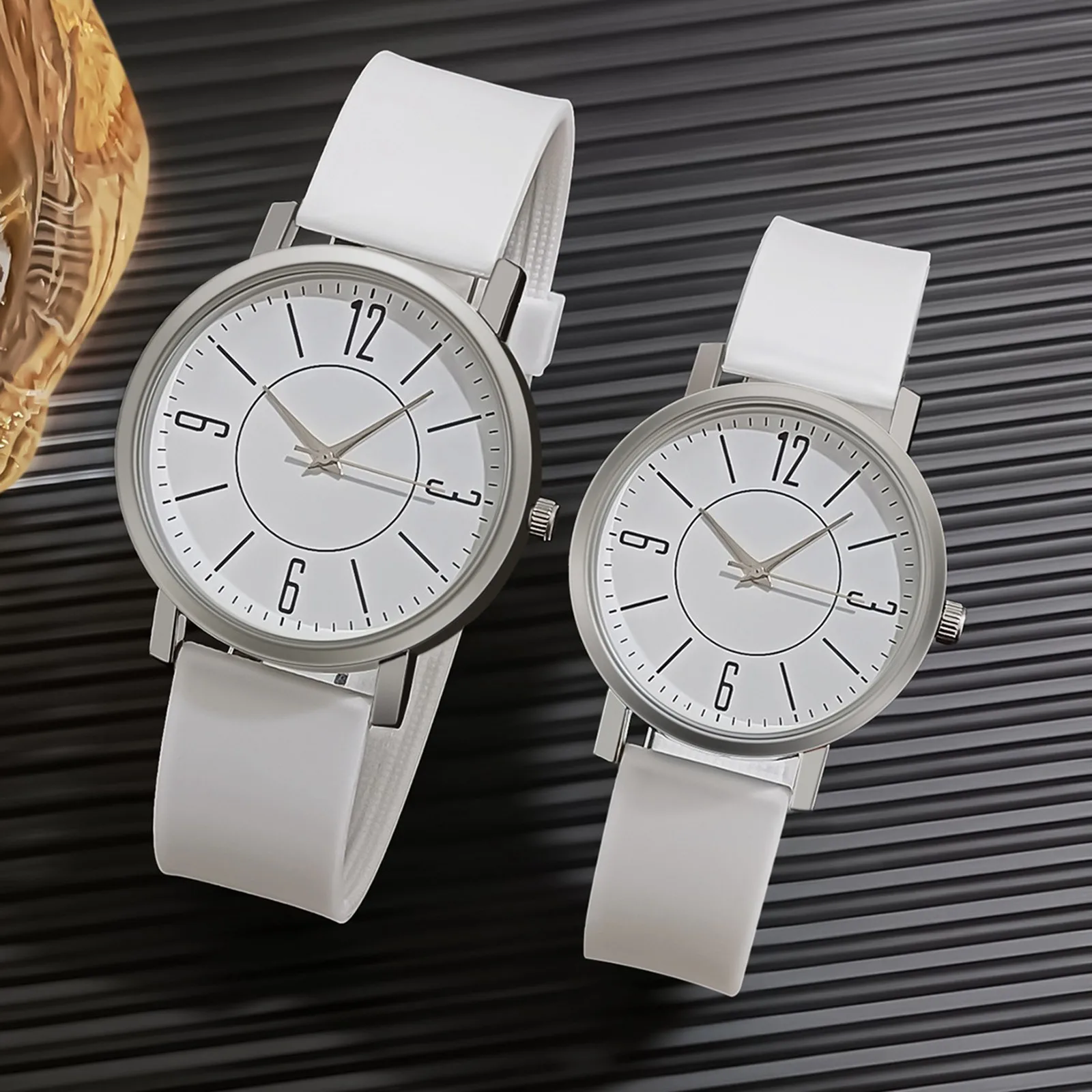 Montre à quartz avec bracelet en cuir pour hommes et femmes, montres-bracelets simples, montre-bracelet rétro classique, cadeau pour les amoureux, horloge décontractée