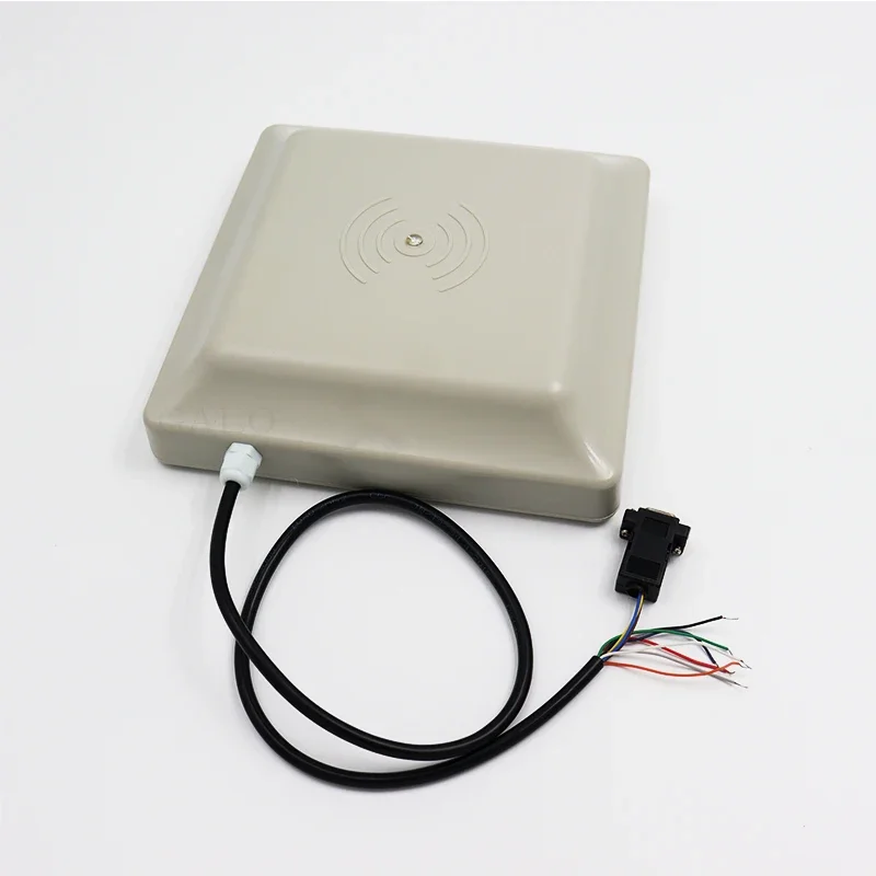 Zugangskontrolle RFID UHF Passiver integrierter Langstreckenkartenleser 0-6 m Detektorentfernung mit 8 dBiAntenne RS232/RS485/Wiegand