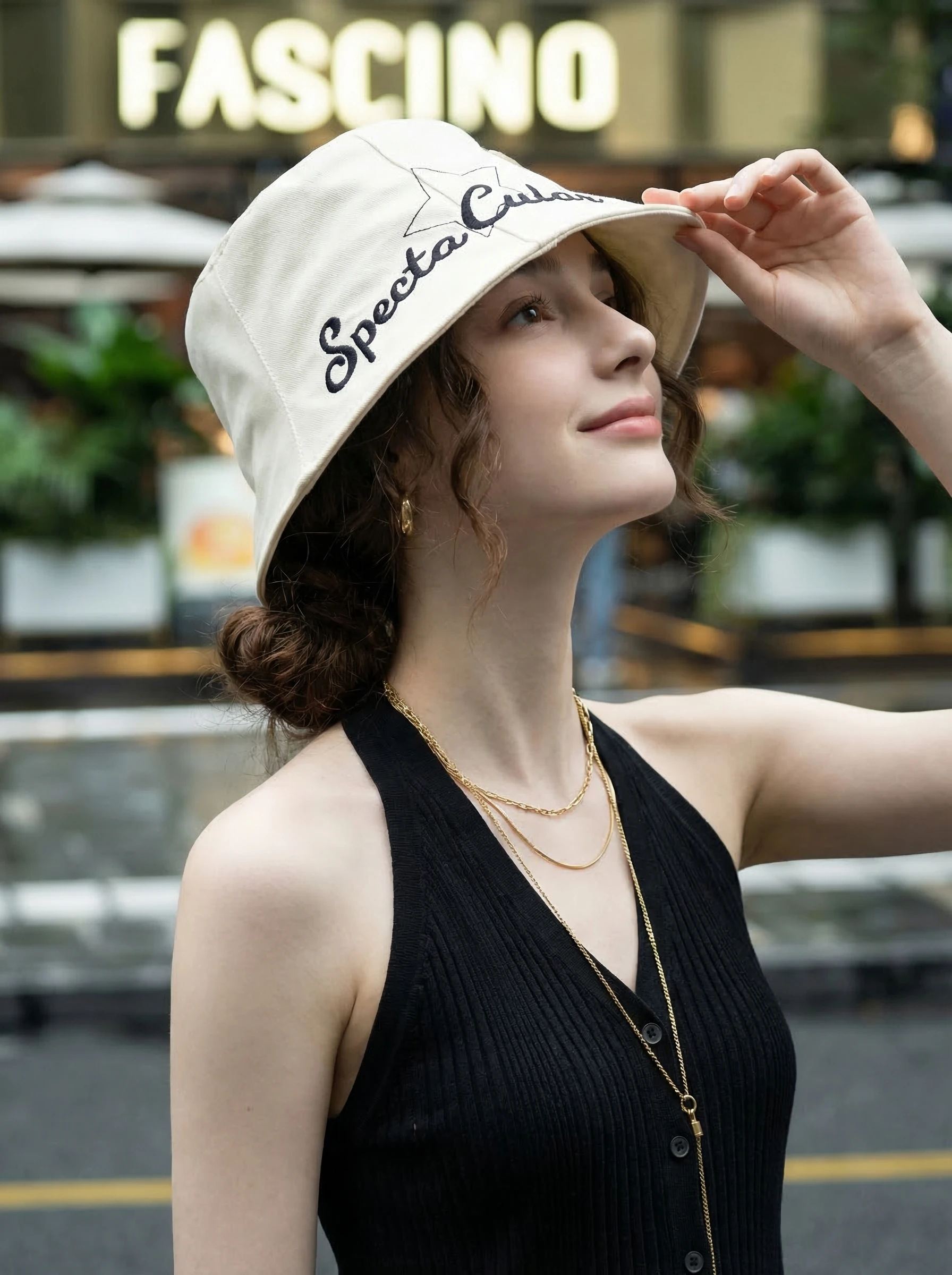 chapeau-bob-brode-lettres-tendance-femme-printemps-2026-–-protection-solaire-exterieure-effet-amincissant-visage-–-casquette-de-peche-a-large-bord