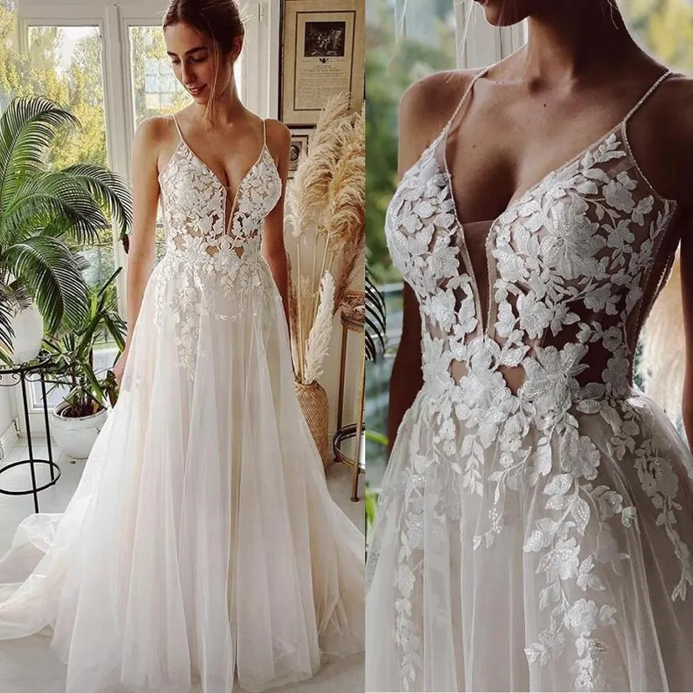 Elegant luxury sexy Backless lace applique Wedding dress Beach Robe Bridal dress Italian Spaghetti Strap Ladies Bridal Dress