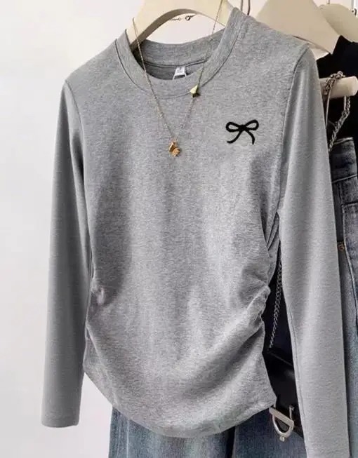 

Autumn/winter 2025 Simple Vacation Solid Color Long Sleeved Sweater T-Shirt Simple and Slim Fit Retro Elegant Top for Women