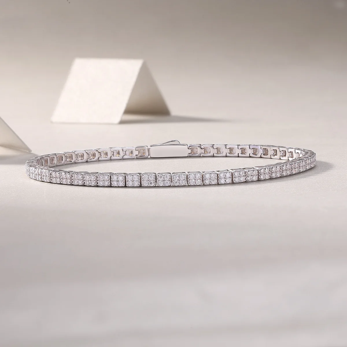 Minimalistisches, schlankes Moissanit-Tennisarmband mit vollständiger Pavé-Fassung, S925 Sterlingsilber, quadratische Cluster-Glieder, D-Farbe, VVS Moissanit-Kette, 7,48 Zoll, sicherer