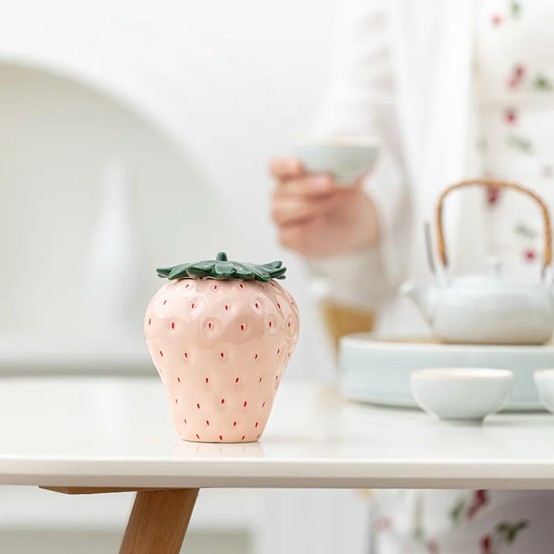 Strawberry shaped ceramic jar food storage jar tea jar sealed tea coffee jar spice nut snack sugar salt storage jar