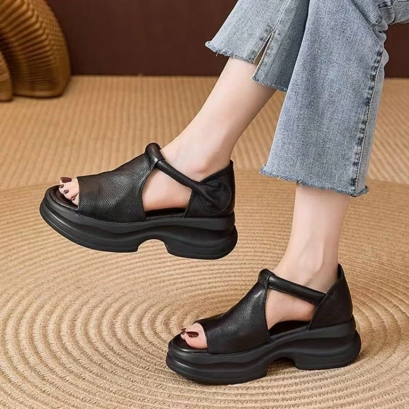 

Женские кожаные сандалии с открытым носком на толстой подошве, новые летние уличные пляжные сандалии в стиле ретро, увеличивающие рост, сандалии на танкетке