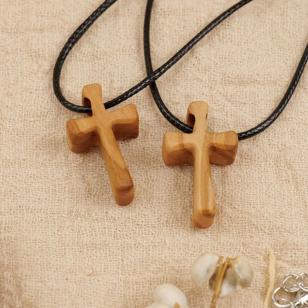 Creative Wooden Cross Necklaces Hand-carved Blessing Cross Pendant Unique Leather Rope Neckchain for Prayer Church