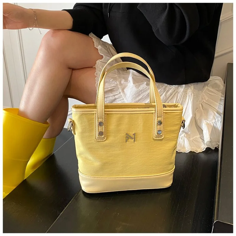 

Popular Leather Shoulder Bag Designed For Ladies, Offering Elegant Features And Luxury Brand Assurance For Daily Fashion