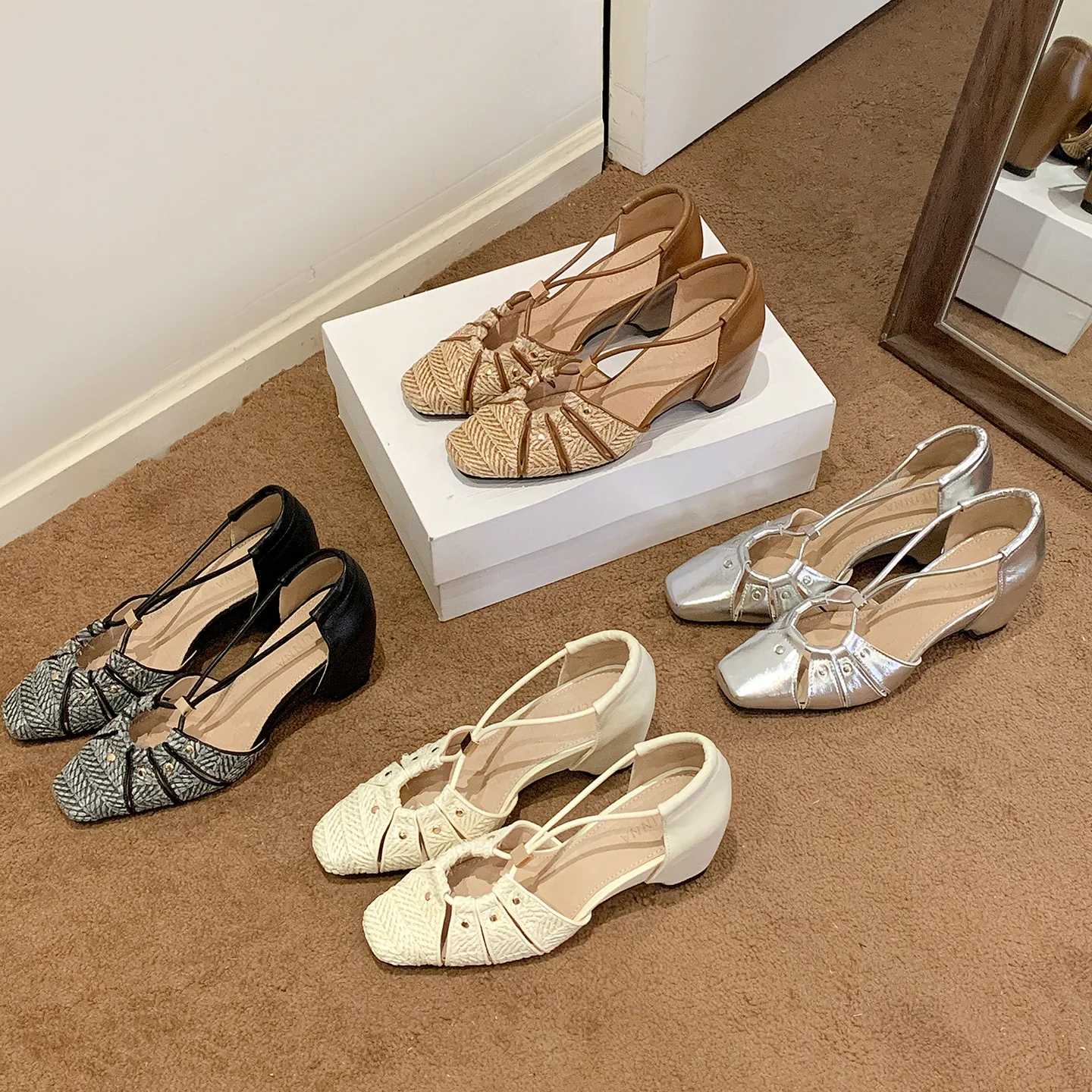 Sandalias de cuero romanas vintage con tiras cruzadas, esparto tejido, puntera con remaches y tacón de cuña, estilo bohemio para mujer, para playa