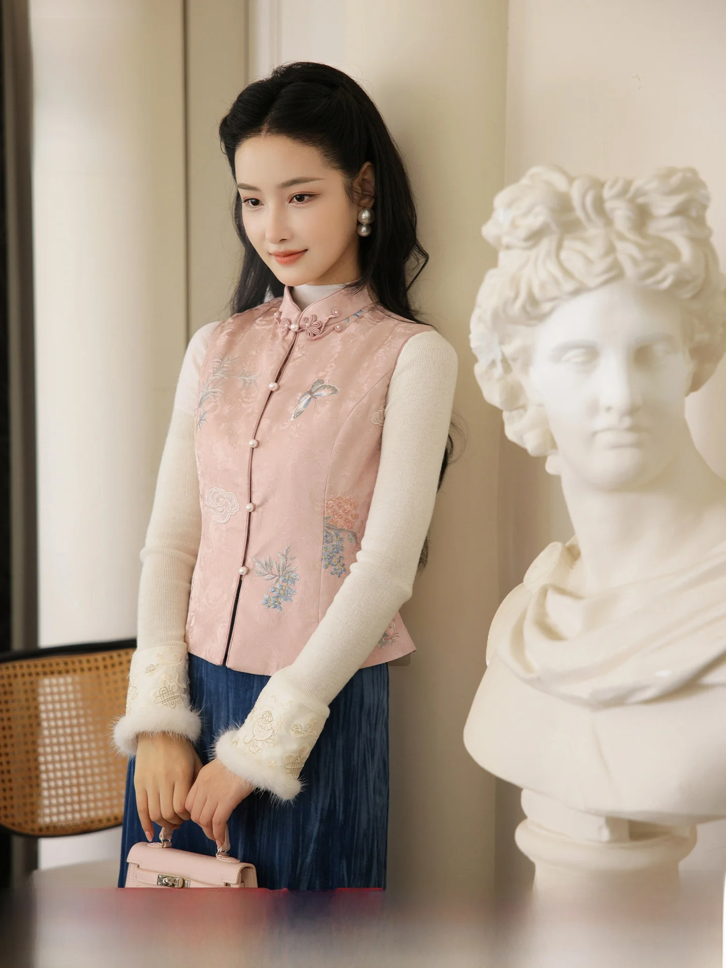 

Ele Red Face Han Dan 2025 Winter New Embroidered Silk Cotton Women's Waist-Cinching ort Jaet Traditional Chinese Sle