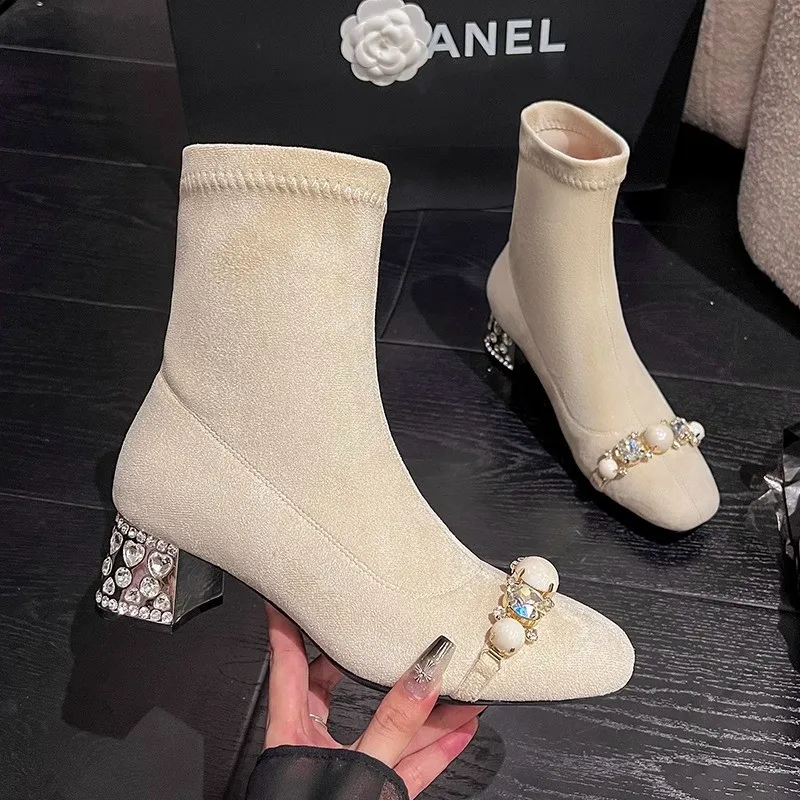 Stivaletti in pelle scamosciata da donna Punta quadrata Tacchi medi in cristallo per donna Strass perlati 2025 Abito elegante alla moda Tacchi alti invernali