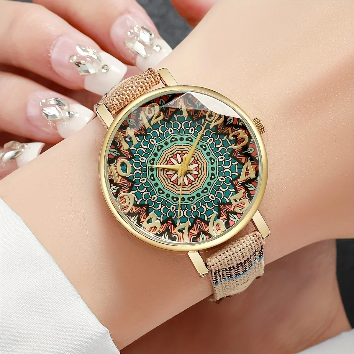 Ladies' creative watch paired with temperament, personality, trend, digital dial, quartz watch combination set