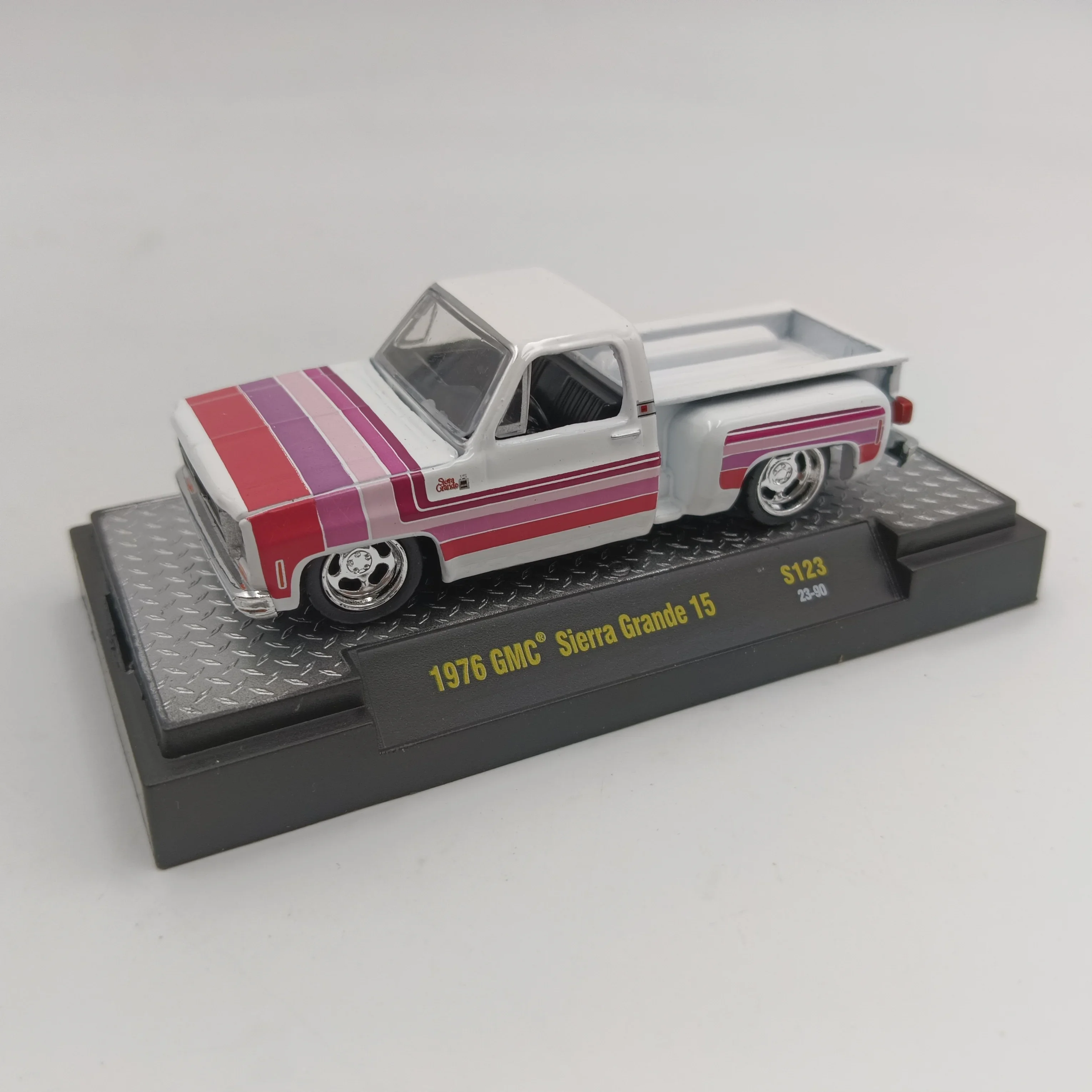 M2 machines 1/64 1976 GMC Sierra Grande 15 pick Die-cast alloy car model collection display child gift