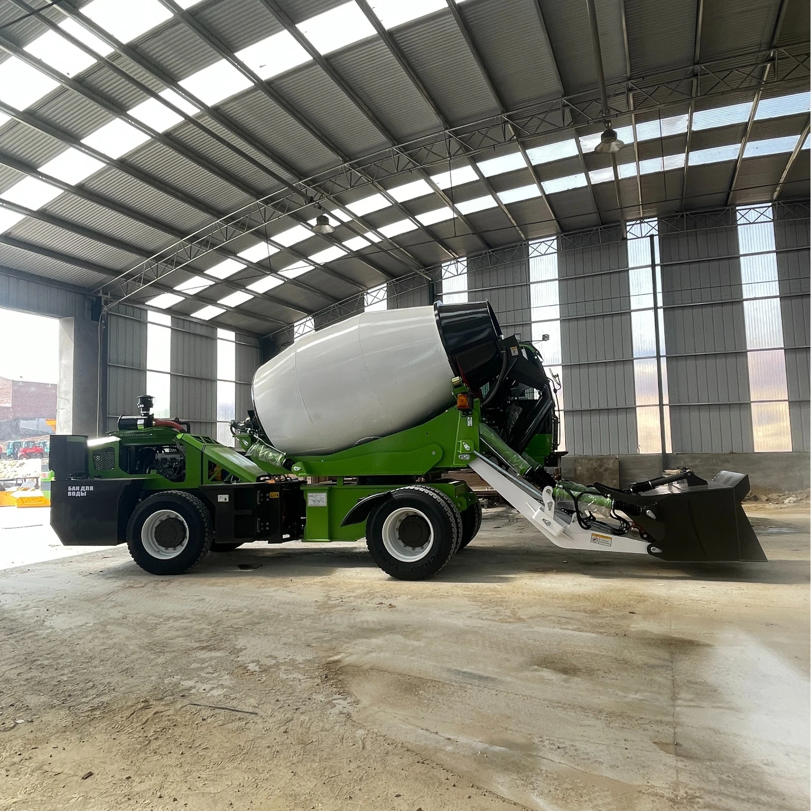 4 Cubic Meters Self Loading Concrete Mixer Truck CE/ISO Certified Small Volumetric Cement Mixer For Sale