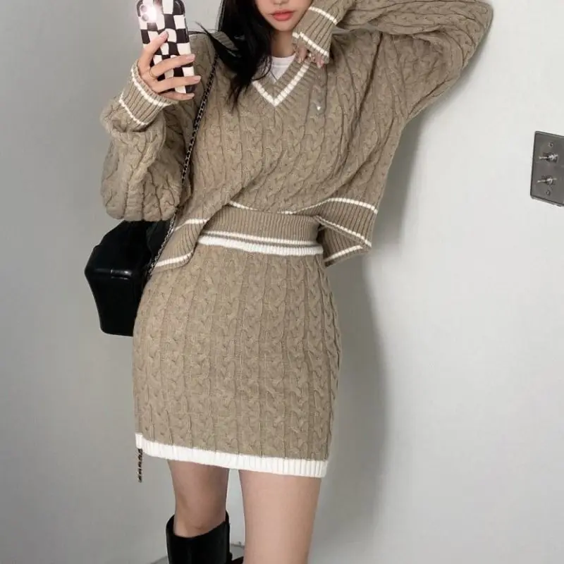 V Neck Contrast Hemp Pattern High-Grade Lazy Wind Loose Slim Sweater High Waist Slim Skirt Two-Piece Autumn And Winter Suit