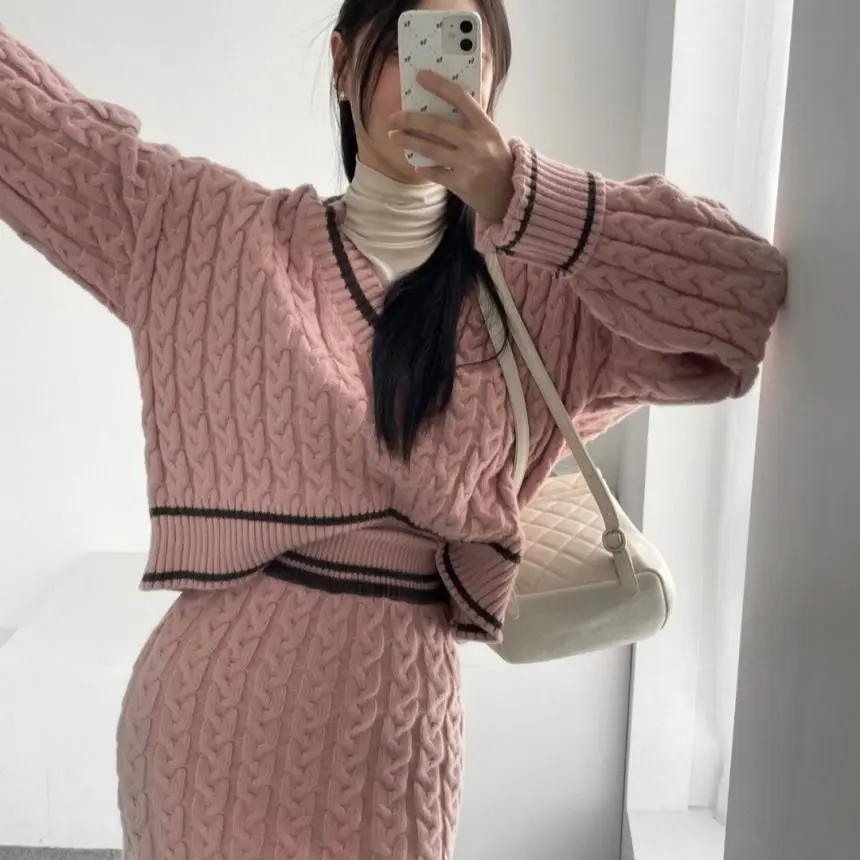 V Neck Contrast Hemp Pattern High-Grade Lazy Wind Loose Slim Sweater High Waist Slim Skirt Two-Piece Autumn And Winter Suit
