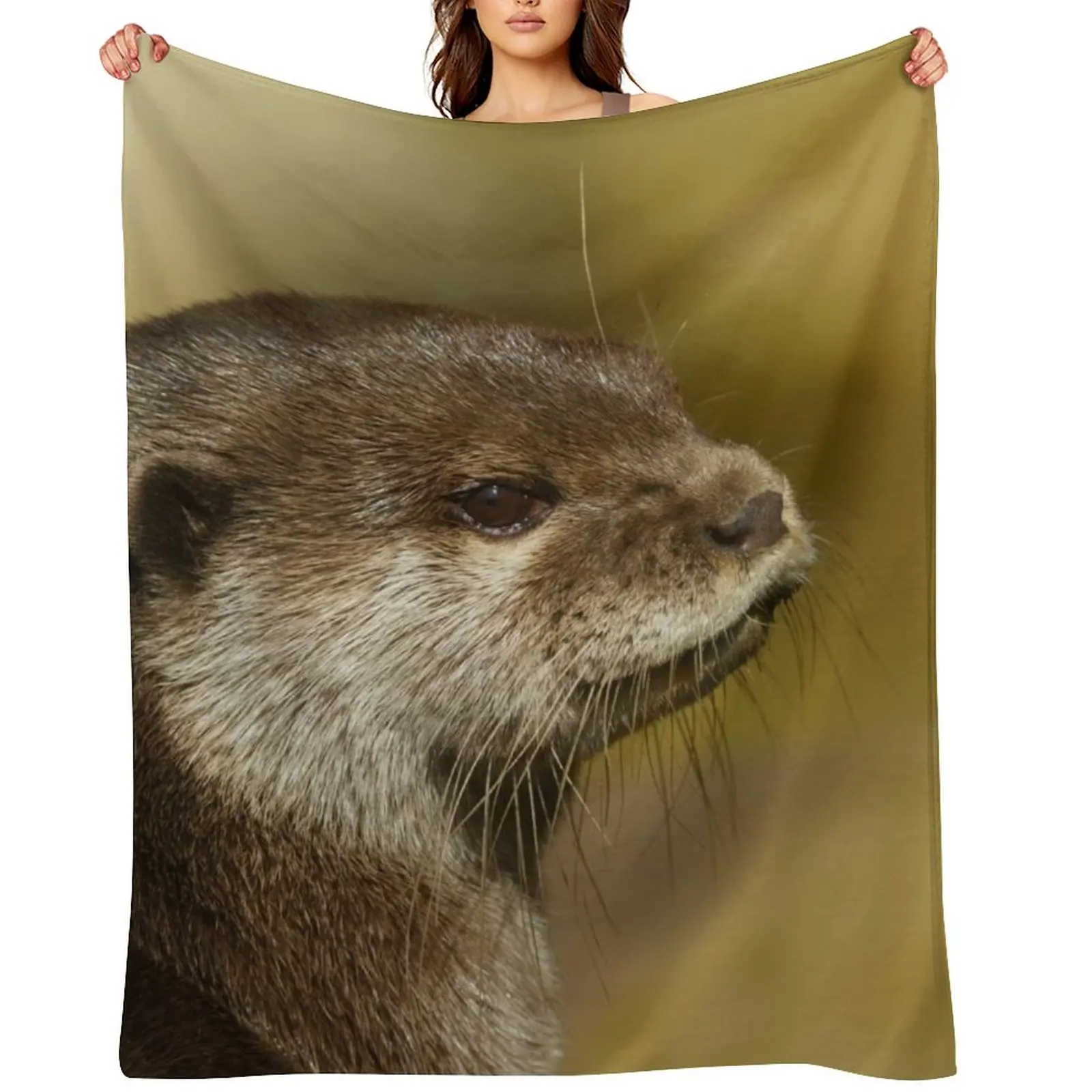 Otter Looking Over His Shoulder Throw Blanket christmas gifts Flannels Retros Plaid Blankets