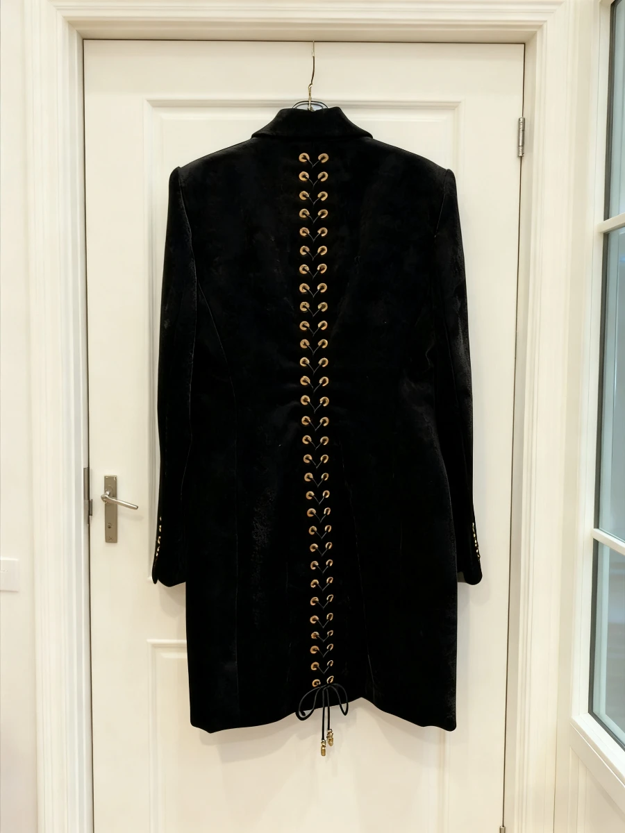 سترة VGH سوداء مخملية للمكتب بطول متوسط الطول للنساء بياقة مدببة وأكمام طويلة معطف نحيف بإبزيم معدني ملابس نسائية #3