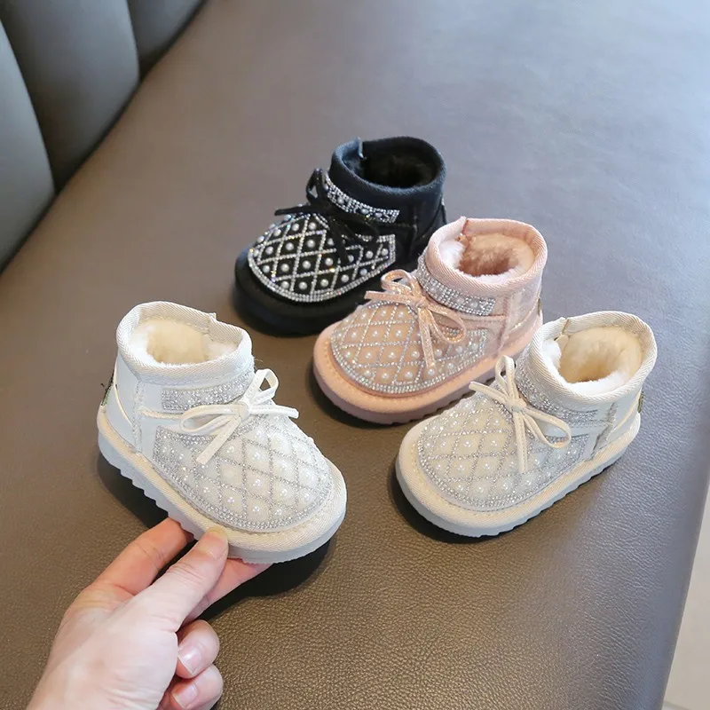 

Новинка зимы 2024, детские зимние сапоги для девочек, модные короткие сапоги принцессы в корейском стиле на мягкой подошве, нескользящие универсальные короткие сапоги с галстуком-бабочкой