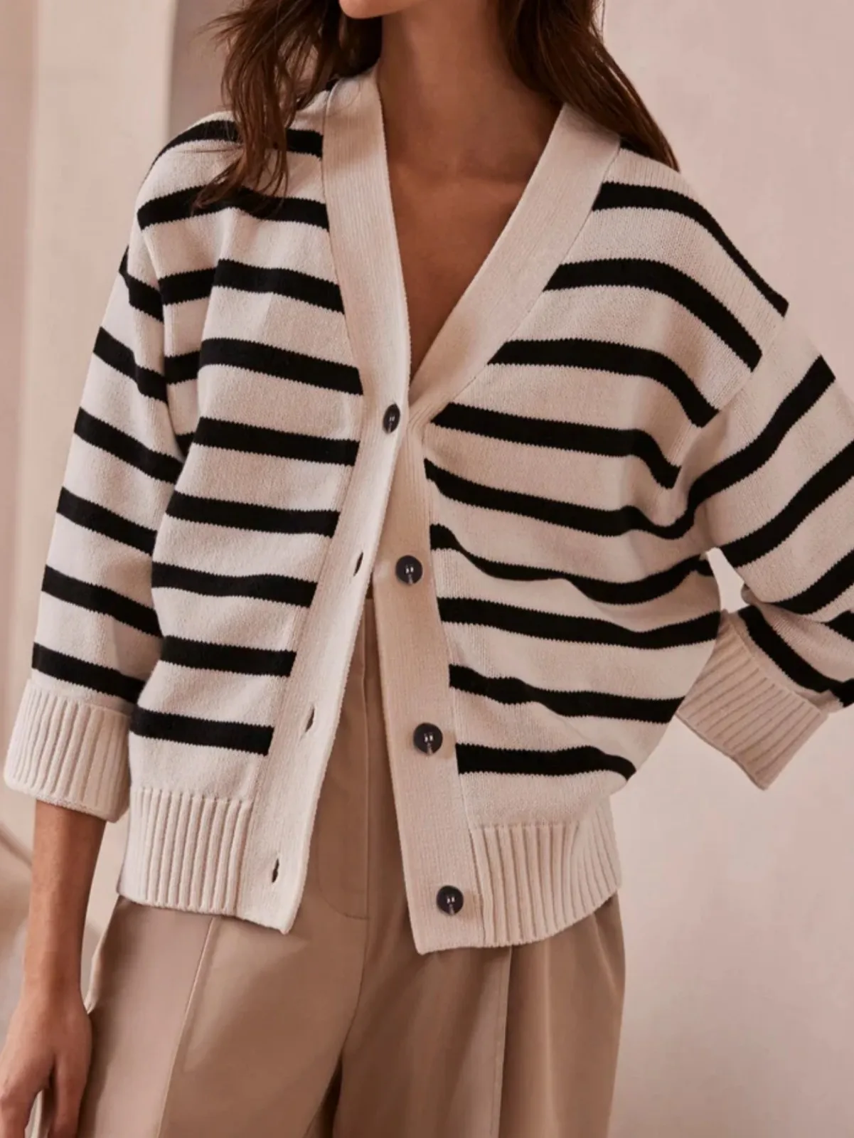 

Women's Cardigan Sweater 2024 Autumn Oversized Cardigan Striped Cardigan Button V Neck Lightweight over Size Sweater for Women