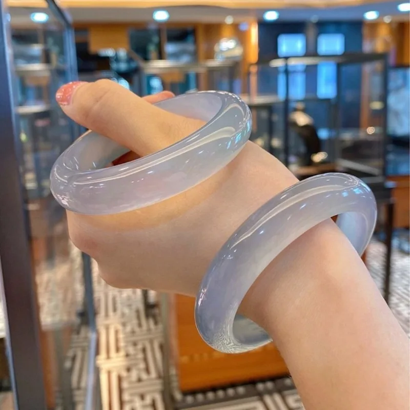 

New Natural Blue Bracelet, Fashionable, Fresh and Elegant Jade Bracelet