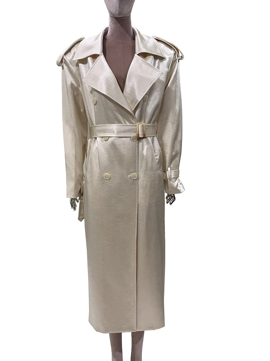 Mauroicardi Autunno Lungo Lucido Morbido Trench in Raso per Le Donne Cintura Elegante Chic Abiti di Design di Lusso Moda Europea 2025