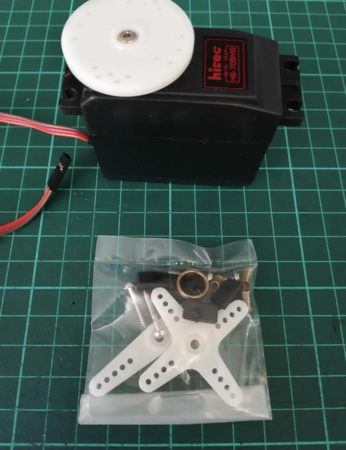 Original Hitec HS-705MG Giant Scale Metal Gear 1/4 1/5 Scale Servo 14.50 kg-cm for RC Car truck moster Steering