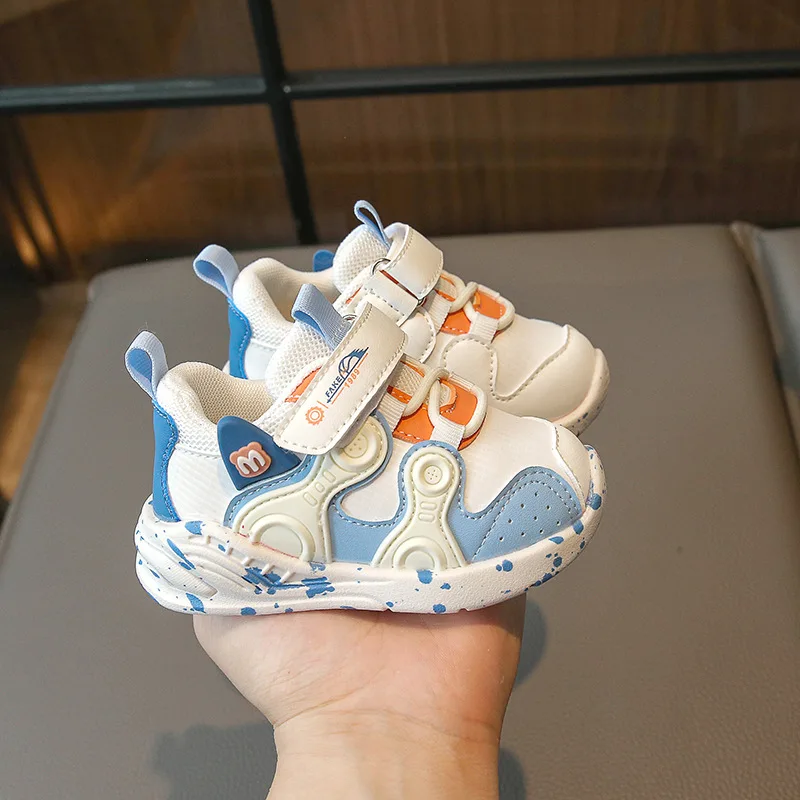 Sneakers per neonati in rete traspirante per la pelle suola in gomma antiscivolo culla per bambini scarpe per primi camminatori