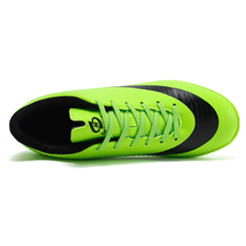 Scarpe da calcio per bambini di piccole dimensioni 32 33 senza punte Tacchetti da allenamento a taglio basso Ultimate TF Scarpe da calcio Scarpe da ginnastica per adulti