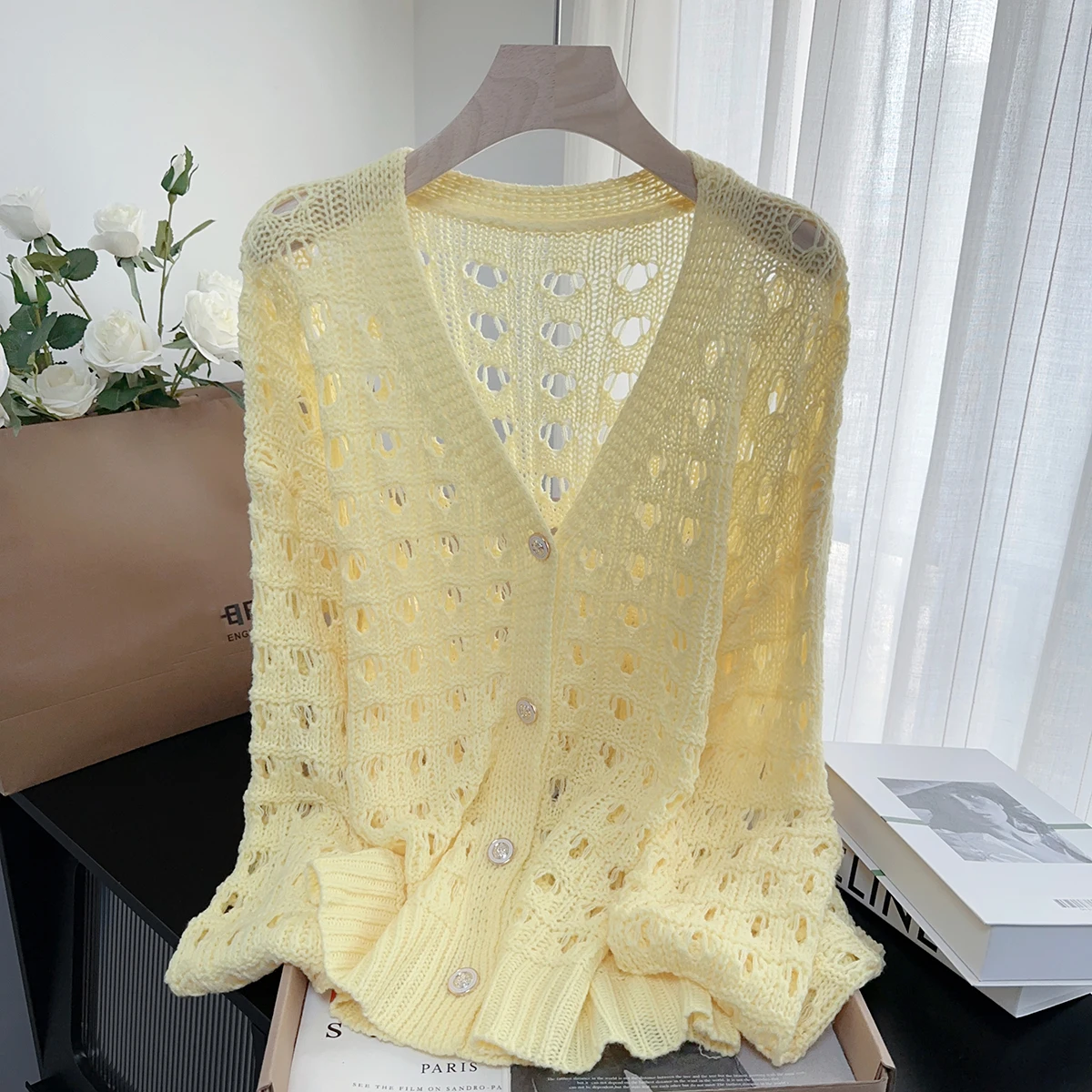 Cárdigan de punto con cuello en V calado de estilo coreano para mujer, suéter holgado Retro liso de manga larga, abrigo, Tops versátiles, 2025