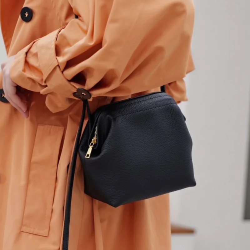 

Designer Cowhide Leather Women's Shoulder Bag Crossbody Commuter Shell Bag Soft and Cute Small Capacity Tote