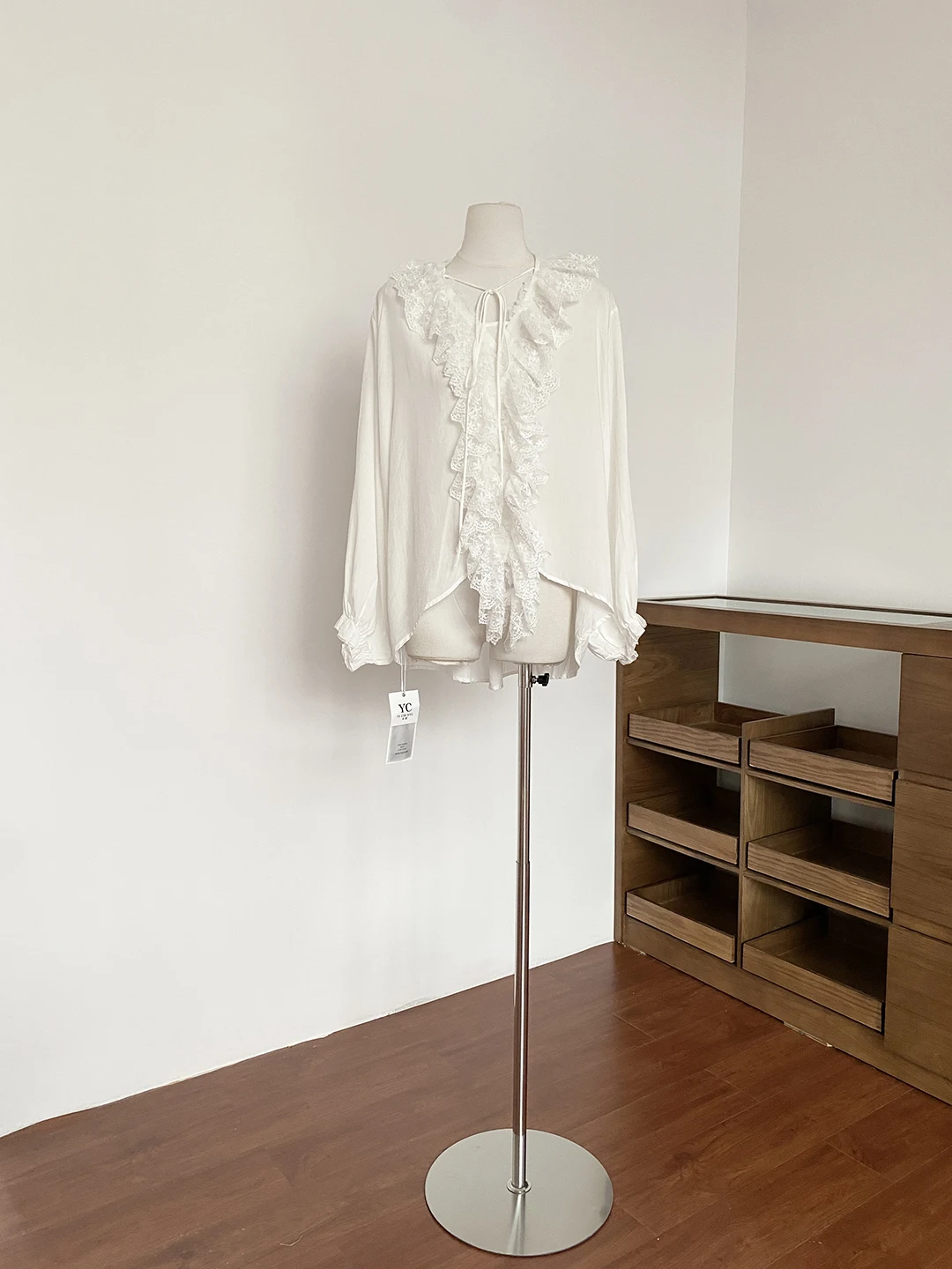 

Elegant V-neck Lace Trim Long Sleeve Shirt Loose Slimming Top French Style Polyester Fiber Spring 2026 Women's Shirt