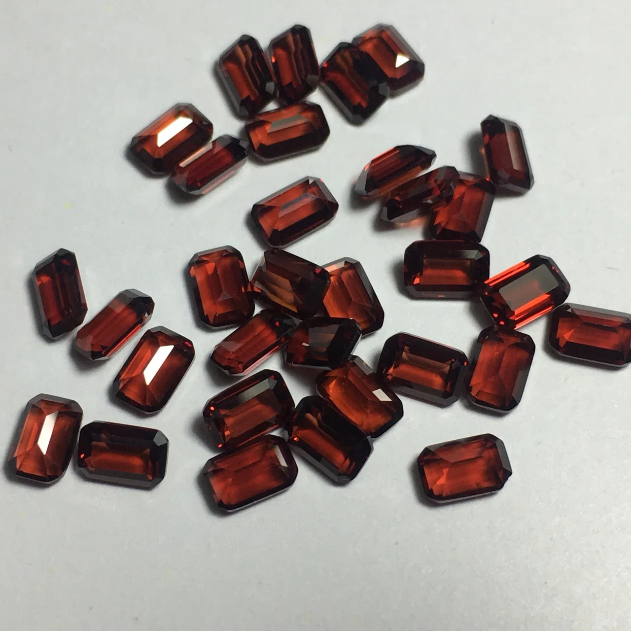 Factory Wholesale 100% Real Natural Emerald Shape Red Garnet Gemstone Loose Gems Diy Material for Jewelry
