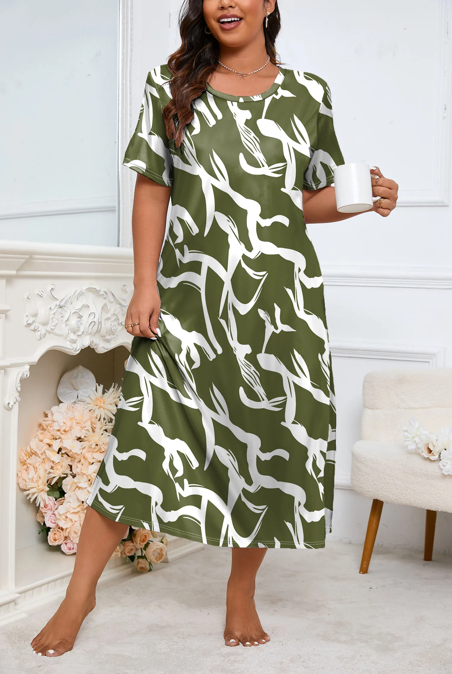 

Plus-size Women's Round Neck Nightgown