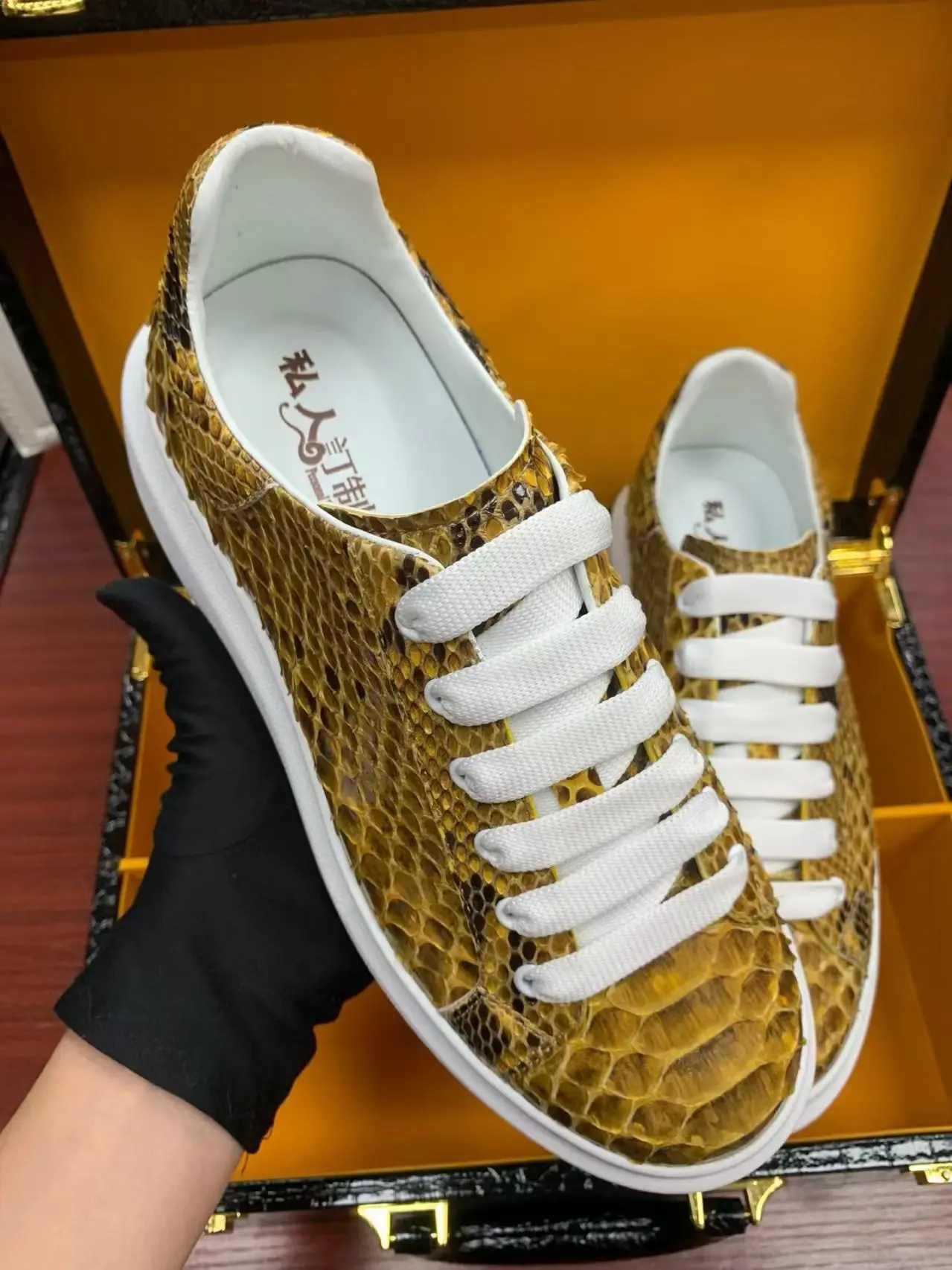 100% Genuine real python skin men flat shoe high degree sole yellow golden color snake leather leisure fashion men sneaker