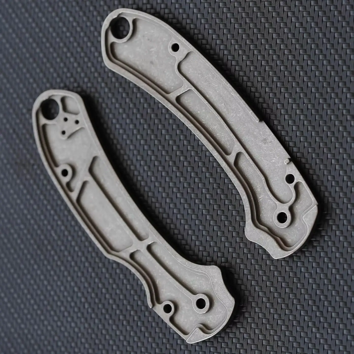 1 Pair Hand Made Titanium Alloy Bee waist version Handle Grip for Spyderco C223