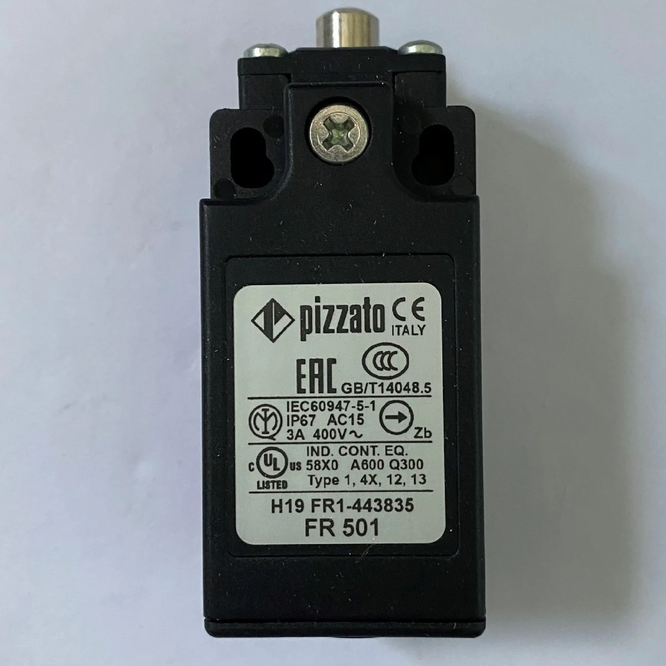 

New original Pizzato restricted switch FR 501