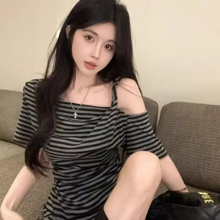 Gagarich 2026 New Chic Twisted Casual Contrasting Color Top Fashion Unique Stripes Ins Diagonal Shoulder Short Sleeve T-shirt