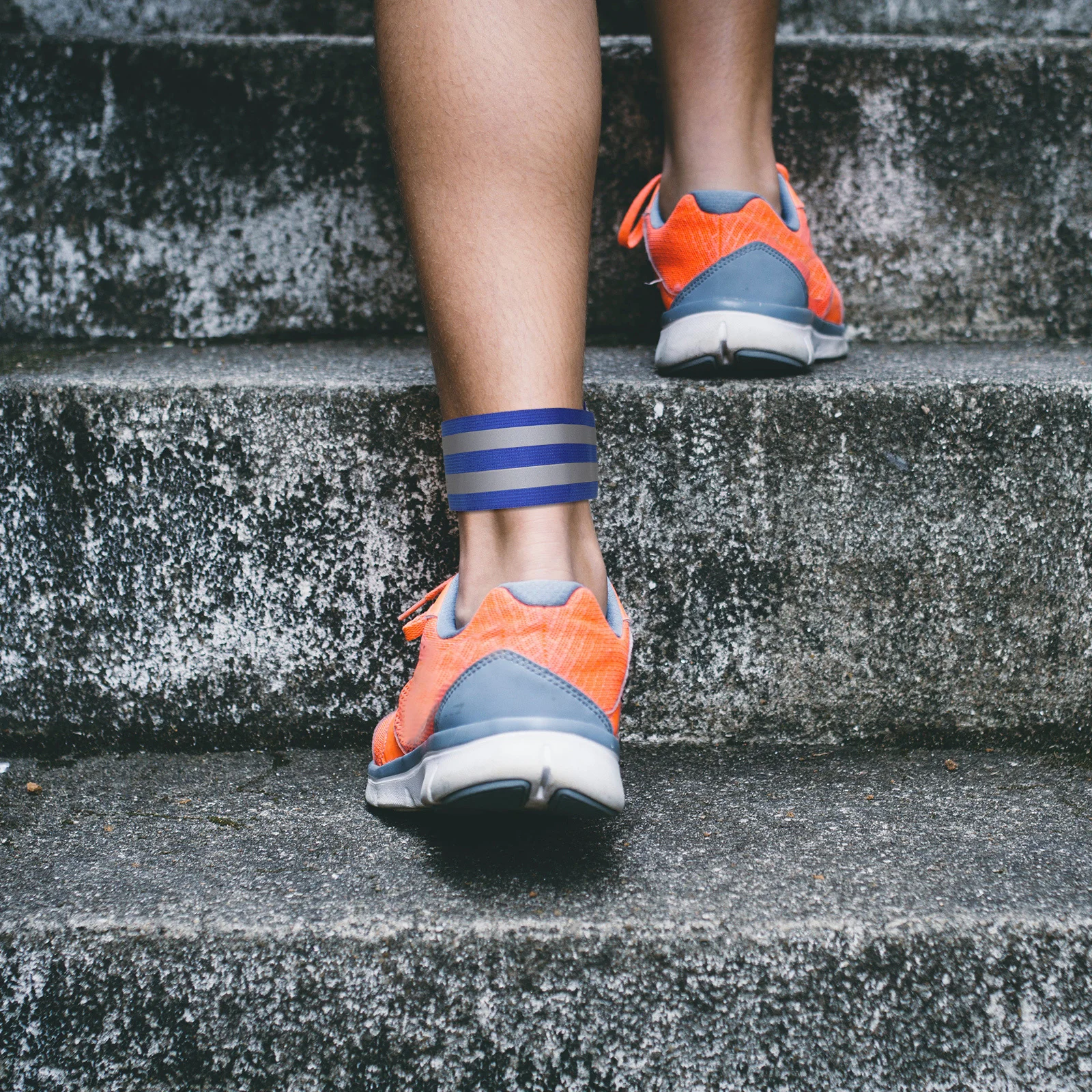 

Пара светоотражающих эластичных лент, регулируемые водонепроницаемые многоразовые ремни повышенной видимости для бега, велоспорта и ходьбы в темное время суток