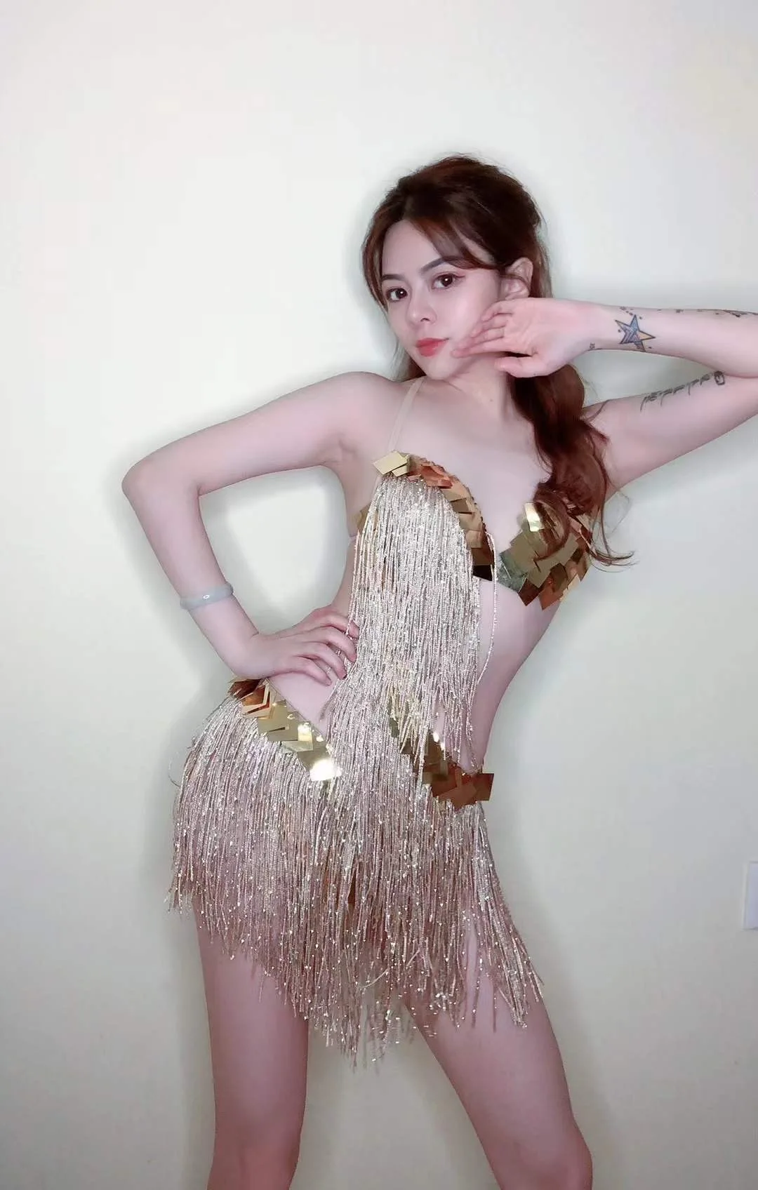 Halter Shining Gold กระจก Sequins พู่เซ็กซี่ Backless ชุดชีฟองผู้หญิงบาร์ DJ เสื้อผ้า Stage แดนซ์