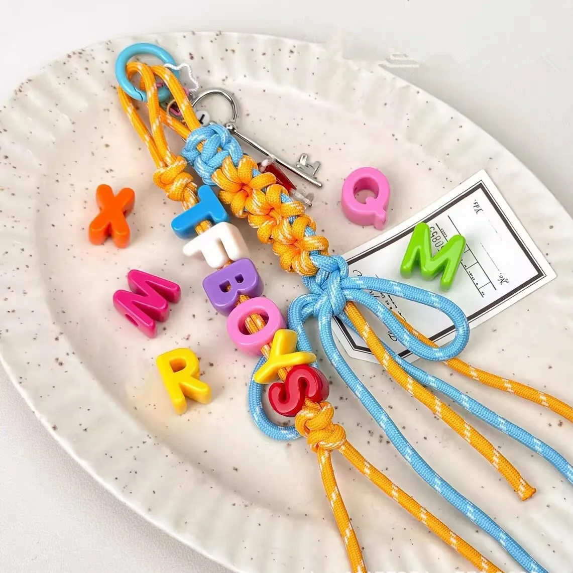 10 Stück Acryl-Buchstabenperlen mit großem Loch, zufällige Farbe, Alphabet, lose Distanzperlen, DIY-Schlüssel, Telefonkette für Schmuckherstellung, Zubehör ﻿ – Detail 2