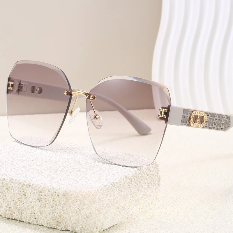 

​​2025 Oversized Frameless Sunglasses Women, UV400 Retro Luxury Instagram Viral Face Slimming Street Style​​